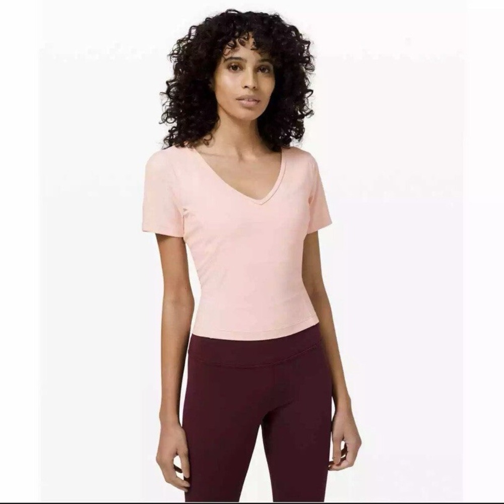 Lululemon Nulu Slim Cropped Tee Size 4